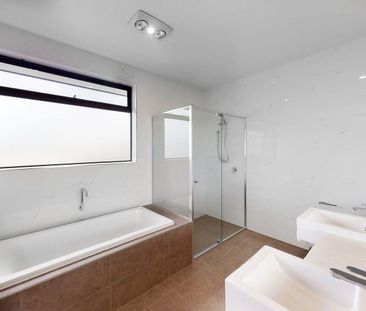 28 Thornton St, Bentleigh East VIC 3165 - Townhouse For Rent | Domain - Photo 3