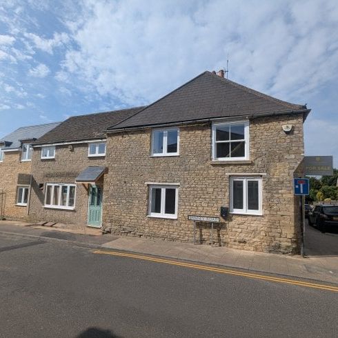 Spinney Road, Irthlingborough, NN9 - Photo 1