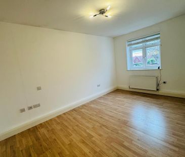 3 bedroom flat to rent - Photo 2