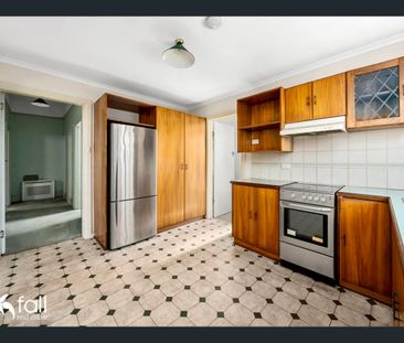 Character home in private and central location - Photo 4