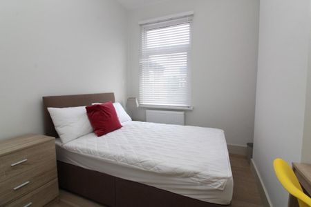 1 bedroom in a house share to rent - Photo 3