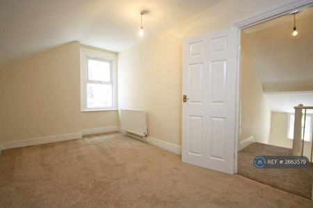 2 bedroom maisonette to rent - Photo 4