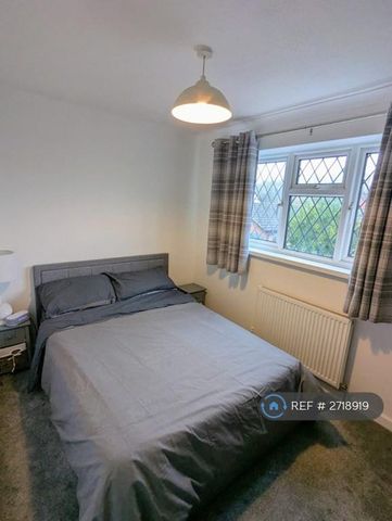 2 bedroom semi-detached house to rent - Photo 3