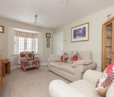 4 bedroom detached house to rent - Photo 2