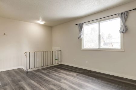 - 2 Bedroom at Spruce View Apartments - Photo 3