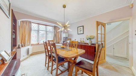 West Towers, Pinner, HA5 - Photo 3