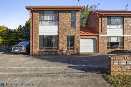 This impeccably presented brick townhouse is sure to impress! - Photo 5