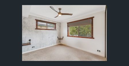 STUNNING RENOVATED UNIT IN THE HEART OF COOLANGATTA - Photo 3