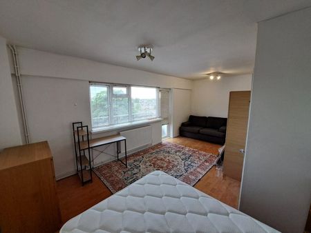 Room in a Shared Flat, Harrold House, NW3 - Photo 2