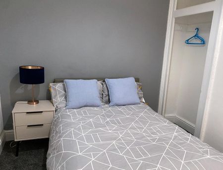 3 bedroom terraced house to rent - Photo 5