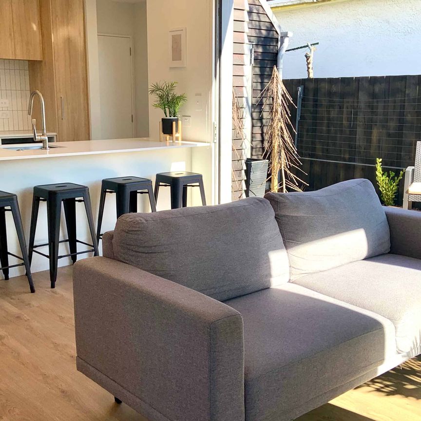 Modern as New Executive Fully Furnished Front Townhouse in Excellent Location! - Photo 1
