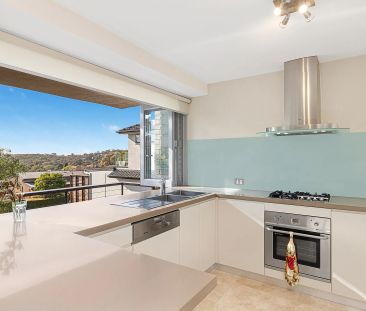 Executive Residence in Tranquil Setting - Photo 1