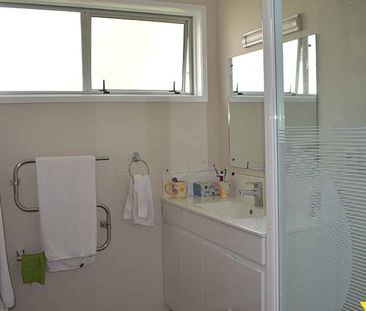 Family home 4 bedrooms on Glengarry Road - Photo 4