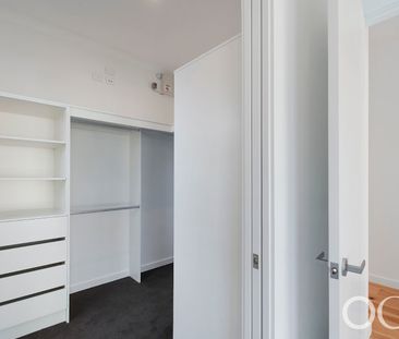 Open the Door to Effortless Elegance - Photo 5