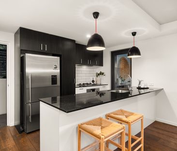 Prestigious boutique apartment with stunning mountain views – LARGE... - Photo 3