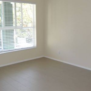 all new appliances new floor one bedroom apartment Maple Ridge - Photo 2