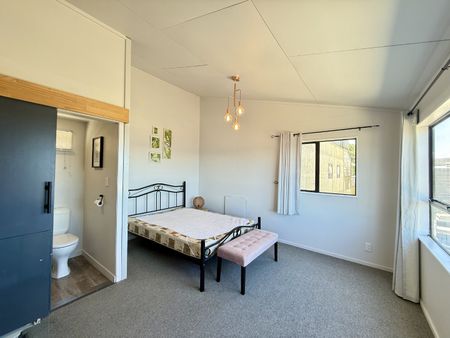 408 The Esplanade, Island Bay - Photo 3