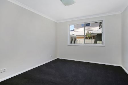 MODERN THREE BEDROOM HOME - Photo 2