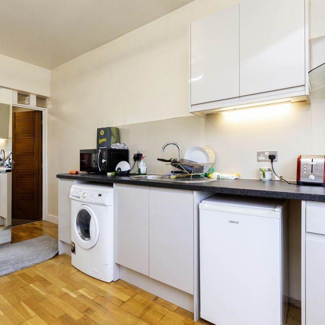 Studio to rent - Photo 1