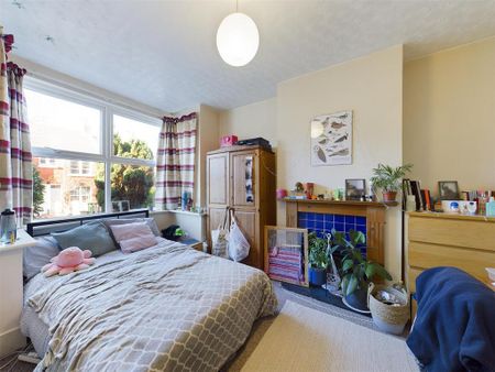 4 bedroom terraced house to rent - Photo 2