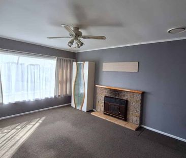 Family home with a big yard! - Photo 3