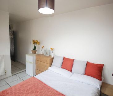 1 bedroom in a house share to rent - Photo 3