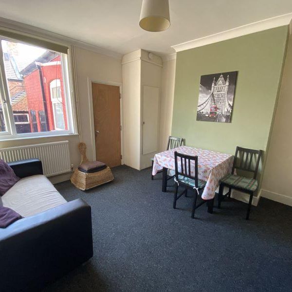 1 bedroom in a house share to rent - Photo 1