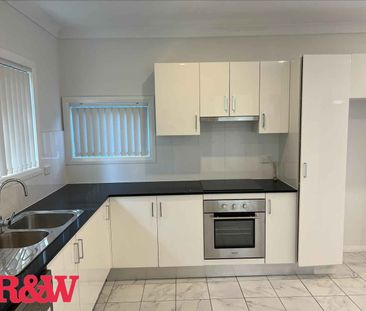 SPACIOUS GRANNY FLAT !! - Photo 1