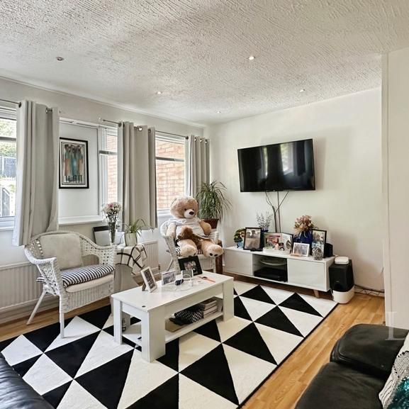 3 bedroom terraced house to rent - Photo 1