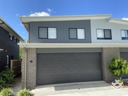 3 BEDROOM TOWNHOUSE - Double Garage, Air Cons, Pets Welcome - Photo 4