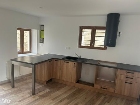 MAISON DE BOURG ENTIEREMENT RENOVEE AVEC JARDIN - Photo 2