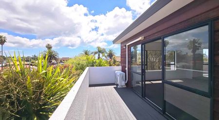 Modern Family Home in Central Location - Photo 3