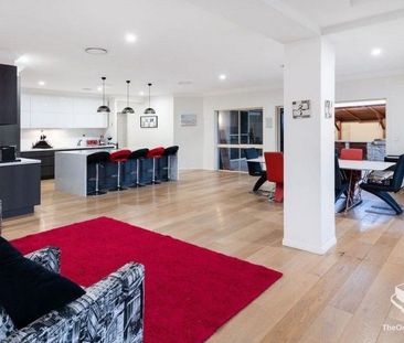 Resort Living Meets Family Comfort â A Rare Gem in Hope Island Re... - Photo 1