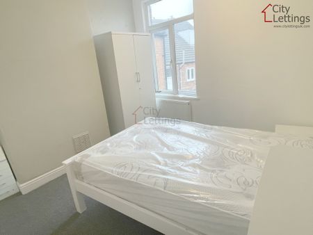 3 Bedroom Mid Terraced House - Photo 4