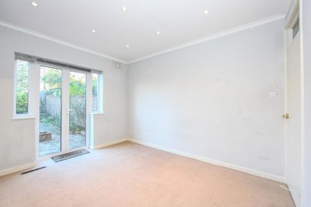 4 bedroom semi-detached house to rent - Photo 5