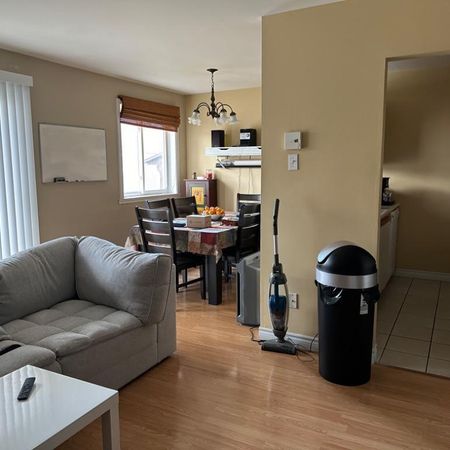 LONGUEUIL, beau 4 1/2 style condo a louer près tous les services - Photo 3