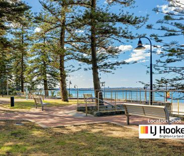 TOP-FLOOR TWO BEDROOM APARTMENT OPPOSITE THE BEACH! - Photo 1