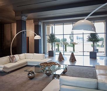 A stunning two bedroom apartment offering versatile accommodation, ... - Photo 2