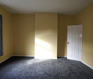 2 bedroom end of terrace house to rent - Photo 3