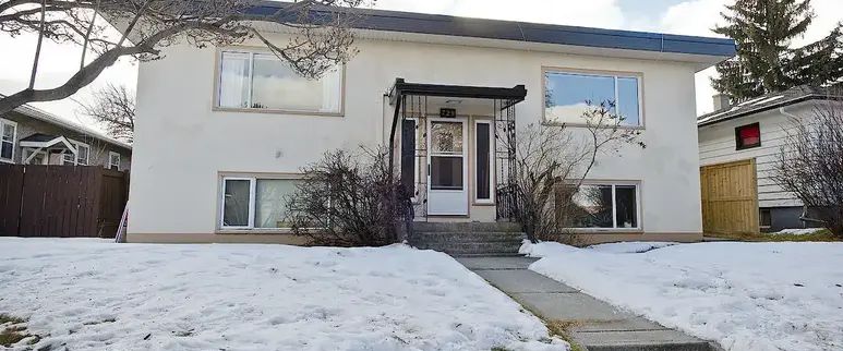 Mount Pleasant 2 Bedroom Duplex ** 1 Month Free Rent ** | 729 25 Ave NW, Calgary - Photo 1