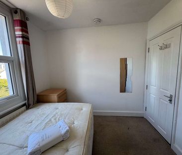 Whippingham Road Room 4 - Photo 1