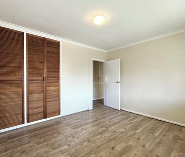 LOVELY TWO BEDROOM APARTMENT IN IDEAL LOCATION - Photo 2