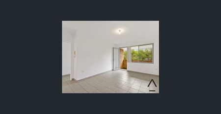 Conveniently Located, Sun-Filled Two Bedroom Apartment With Sensational Leafy And District Views, Only Moments To Shops, Cafes And Transport - Photo 4