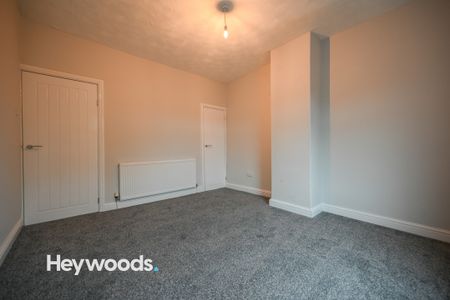 2 bed terraced house to rent in Sparrow Terrace, Newcastle, Staffordshire - Photo 4