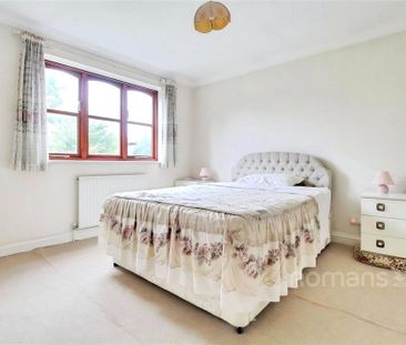 4 bedroom detached house to rent - Photo 3