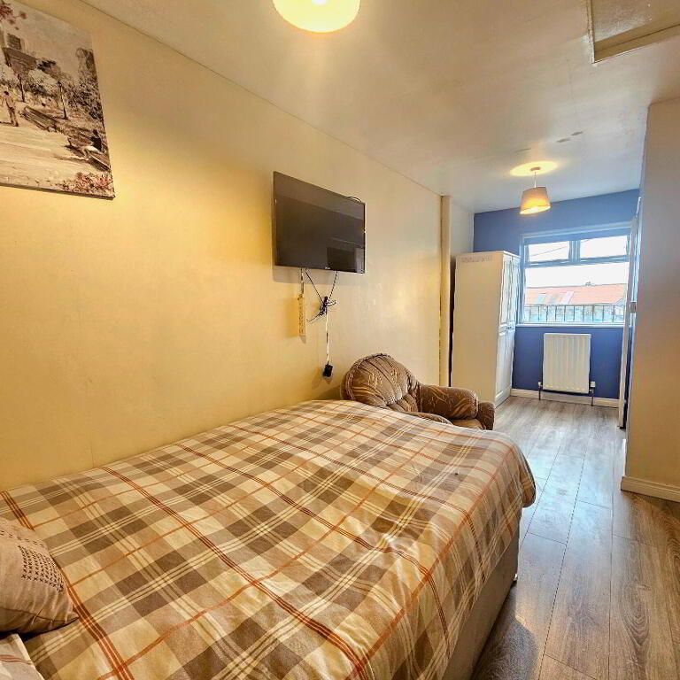 Flat 2, 1a Church Square, Rathfriland, BT34 5PT - Photo 1