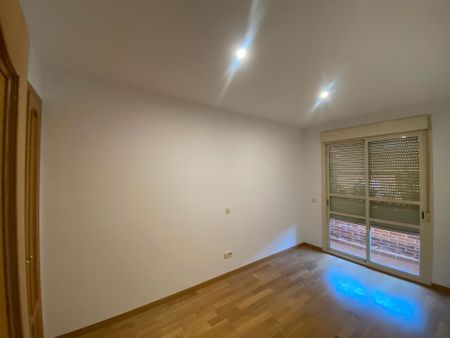 Piso de alquiler en Calle Alejandro de la Sota, 2, Sector B - Photo 3