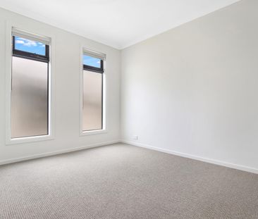 17 Bodega Walk, Brookfield VIC 3338 - Townhouse For Rent | Domain - Photo 3