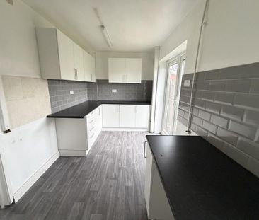 2 bedroom semi-detached house to rent - Photo 6