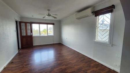 Charming Family Home in a Quiet Location - Photo 2